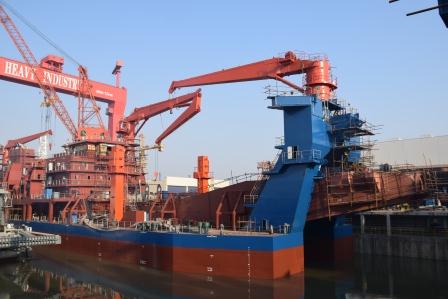 江蘇海新重工熱烈慶祝4艘船舶同日下水、出塢
